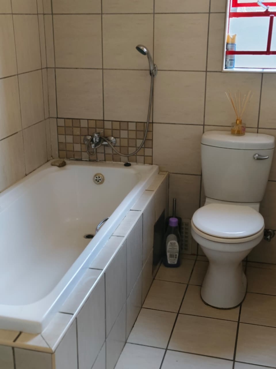 3 Bedroom Property for Sale in Clayville Gauteng