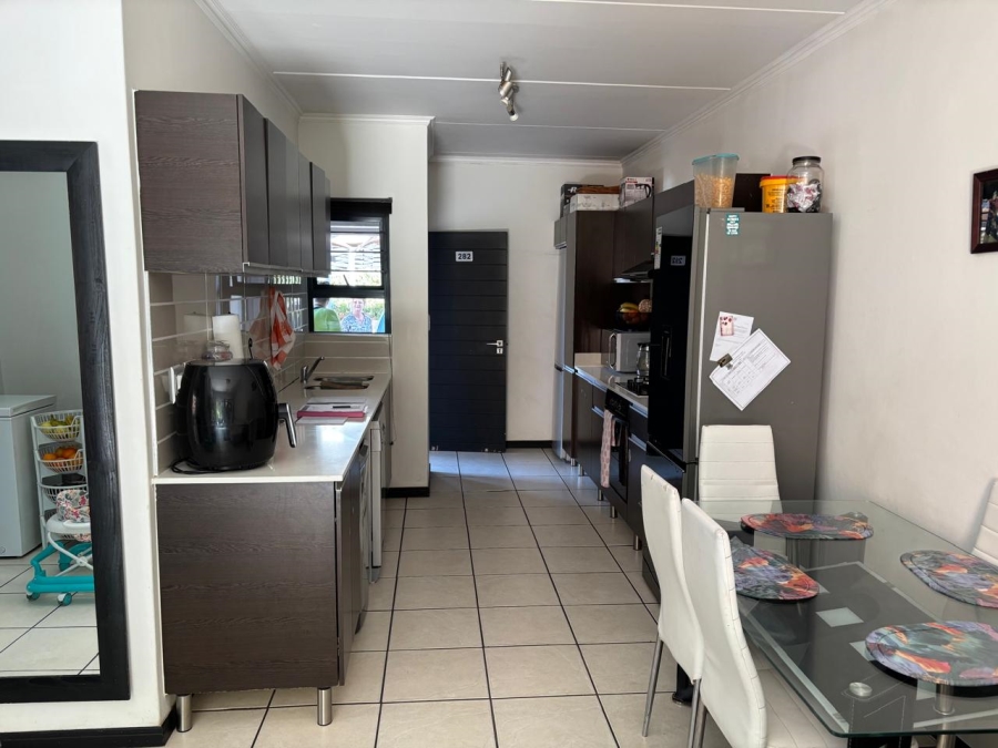 3 Bedroom Property for Sale in Greenstone Gate Gauteng