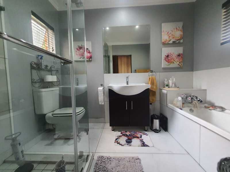 4 Bedroom Property for Sale in Vanderbijlpark SW 5 Gauteng