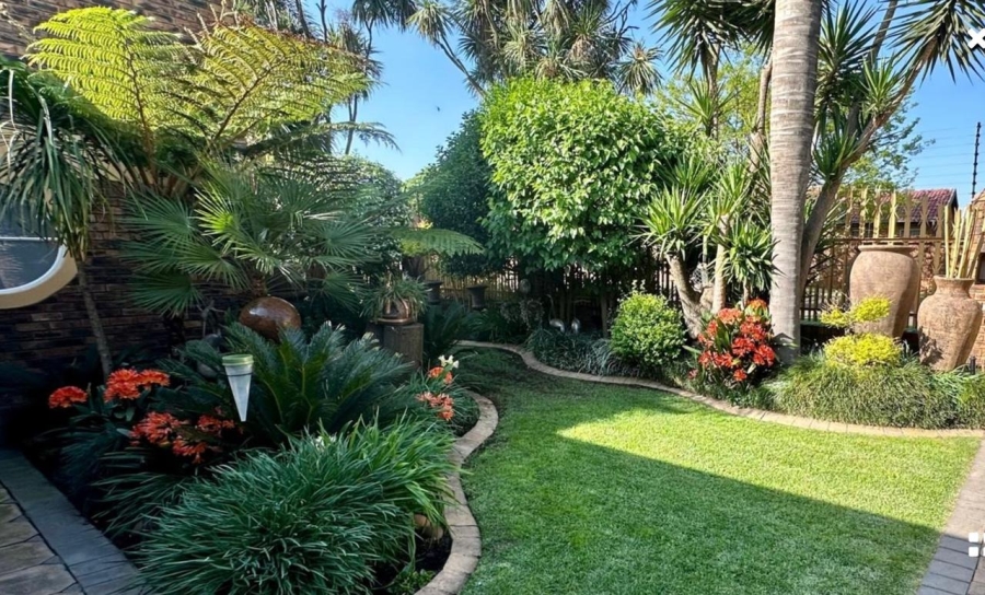 4 Bedroom Property for Sale in Kenleaf Gauteng