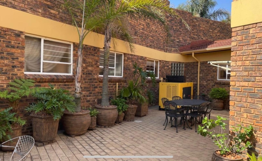 4 Bedroom Property for Sale in Kenleaf Gauteng