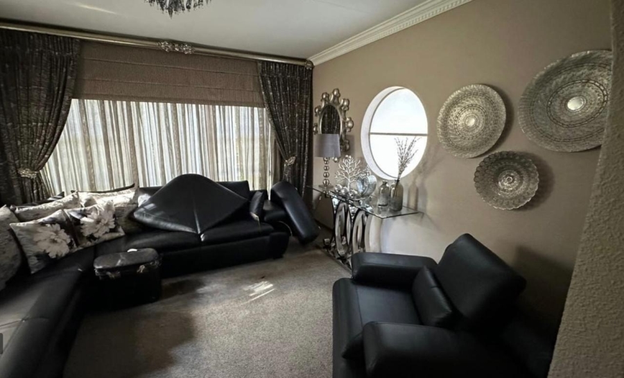 4 Bedroom Property for Sale in Kenleaf Gauteng