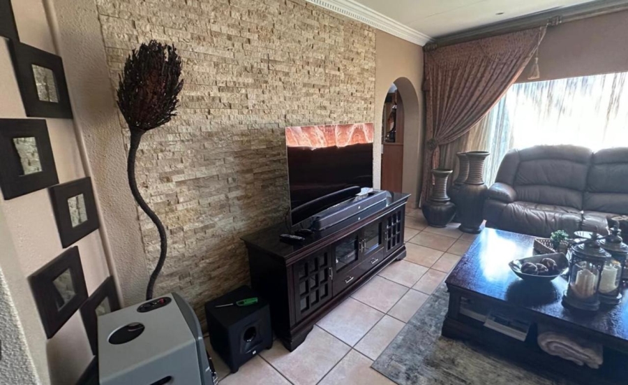 4 Bedroom Property for Sale in Kenleaf Gauteng