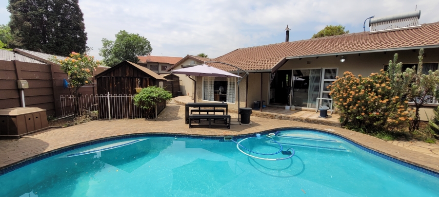 3 Bedroom Property for Sale in Goedeburg Gauteng
