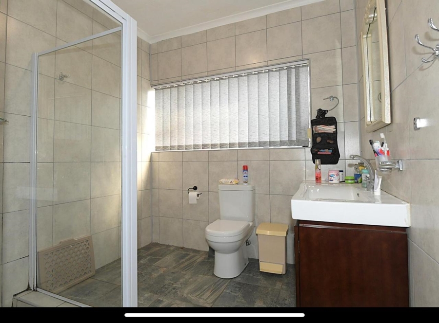 5 Bedroom Property for Sale in Selcourt Gauteng