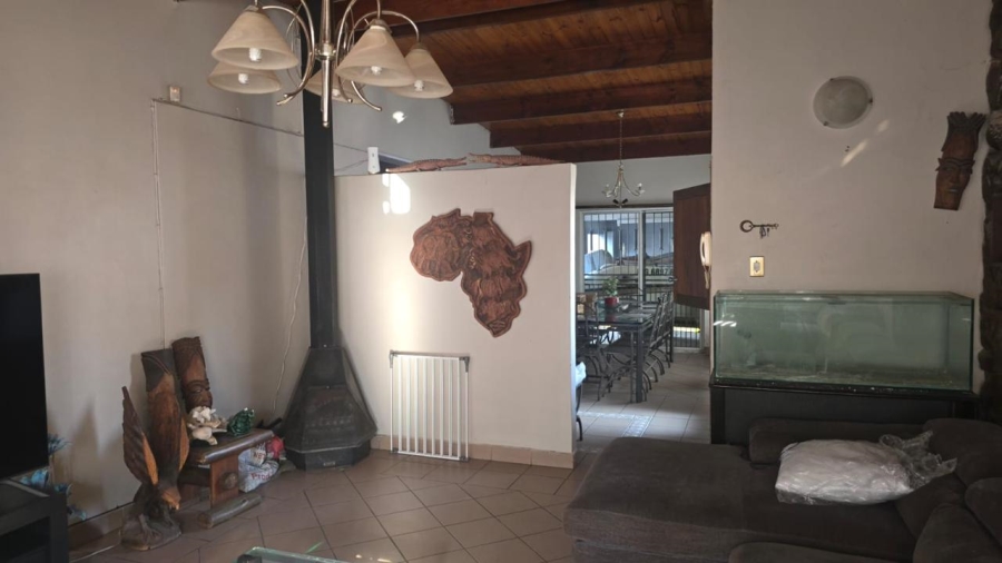 5 Bedroom Property for Sale in Selcourt Gauteng