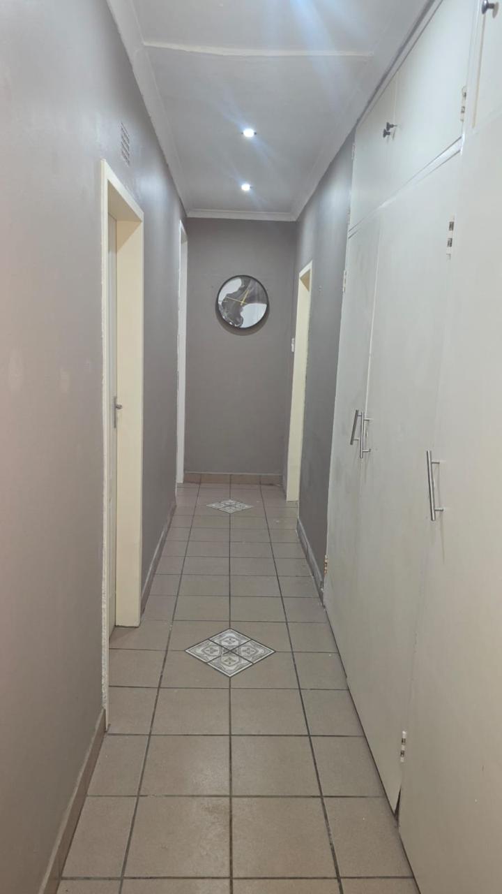 5 Bedroom Property for Sale in Selcourt Gauteng