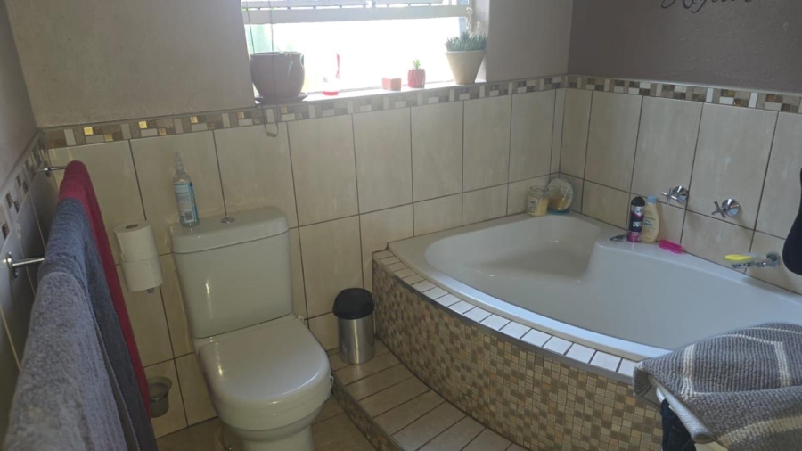 5 Bedroom Property for Sale in Selcourt Gauteng