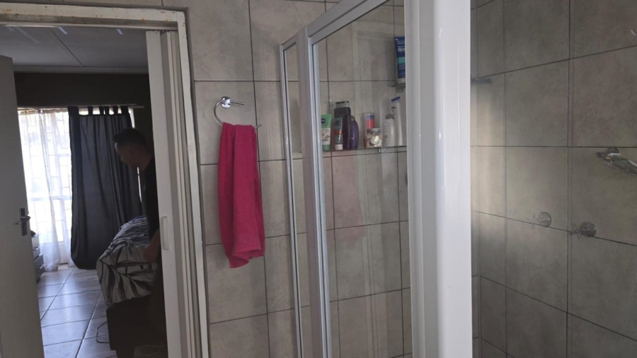 5 Bedroom Property for Sale in Selcourt Gauteng