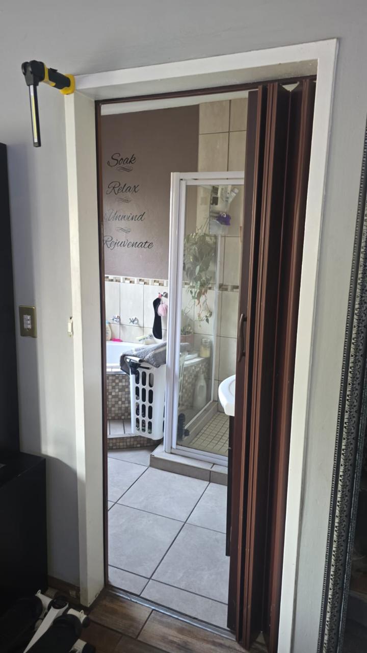 5 Bedroom Property for Sale in Selcourt Gauteng