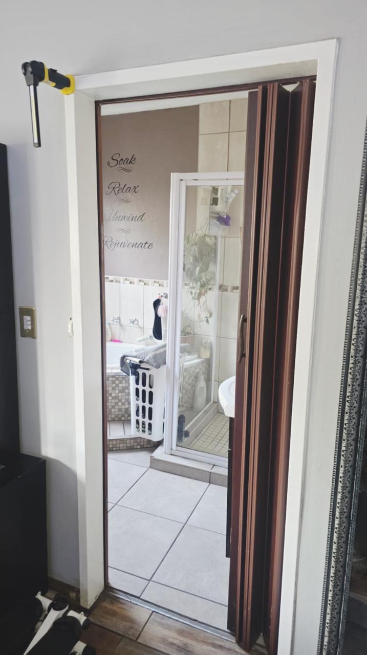 5 Bedroom Property for Sale in Selcourt Gauteng