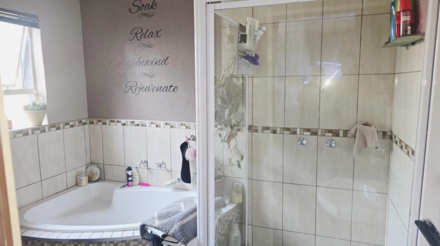 5 Bedroom Property for Sale in Selcourt Gauteng