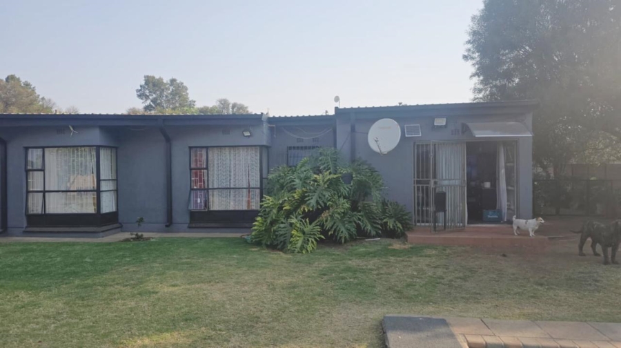 5 Bedroom Property for Sale in Selcourt Gauteng
