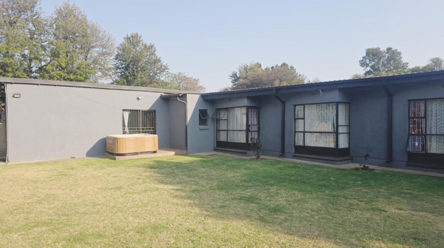 5 Bedroom Property for Sale in Selcourt Gauteng