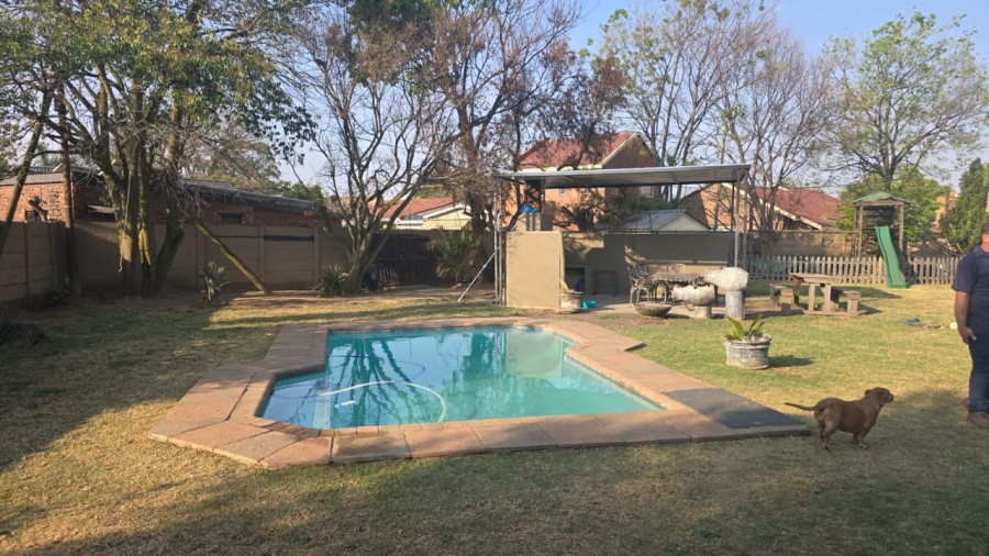 5 Bedroom Property for Sale in Selcourt Gauteng