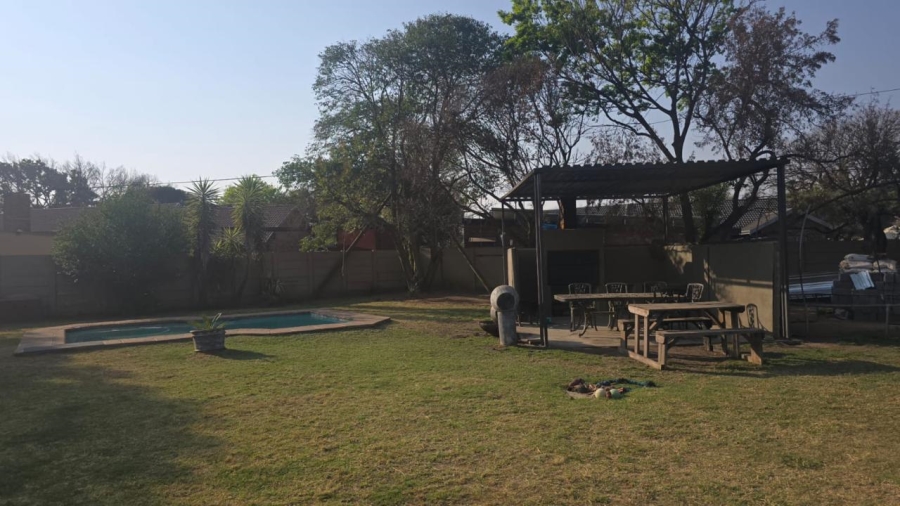 5 Bedroom Property for Sale in Selcourt Gauteng