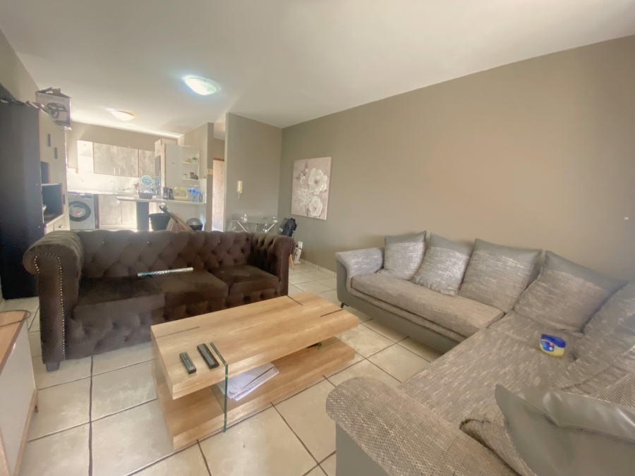 2 Bedroom Property for Sale in Roodekrans Gauteng