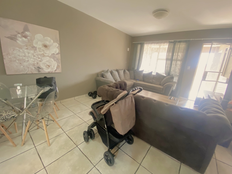 2 Bedroom Property for Sale in Roodekrans Gauteng