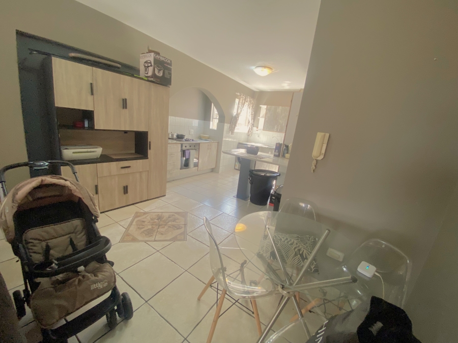 2 Bedroom Property for Sale in Roodekrans Gauteng