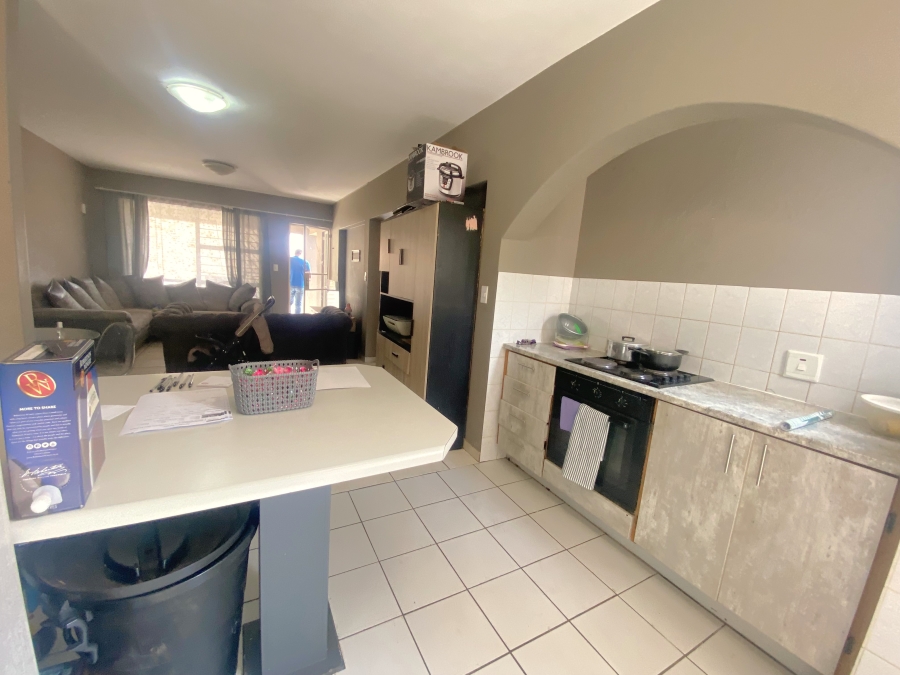2 Bedroom Property for Sale in Roodekrans Gauteng