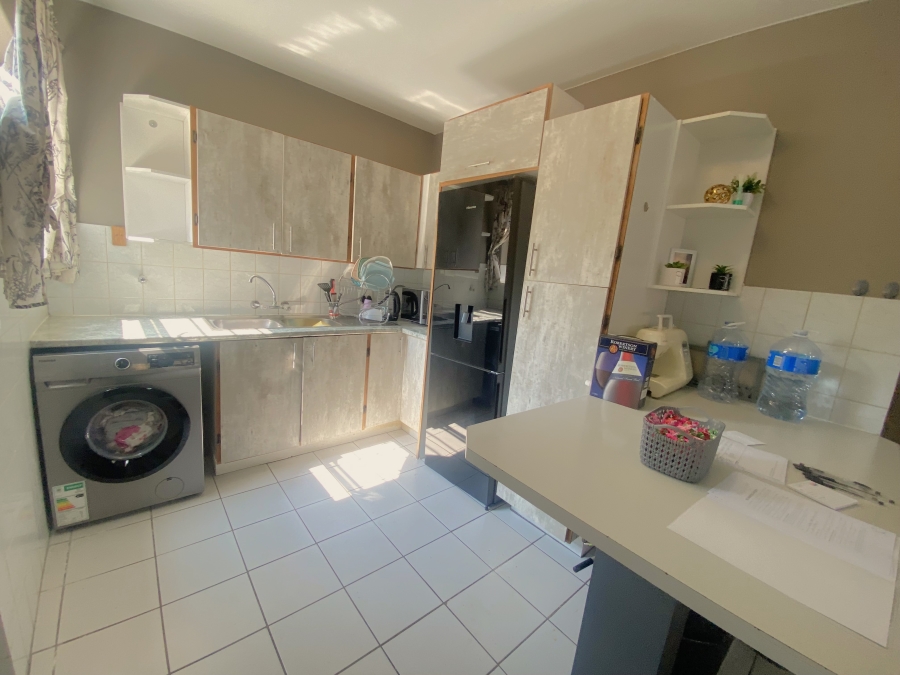 2 Bedroom Property for Sale in Roodekrans Gauteng
