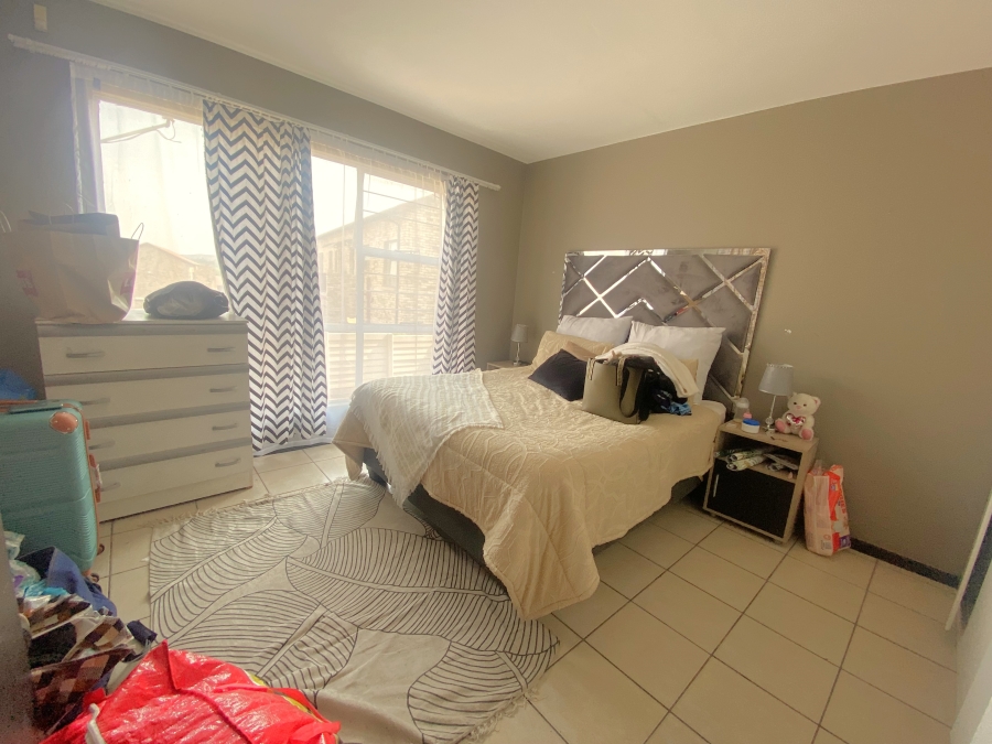 2 Bedroom Property for Sale in Roodekrans Gauteng