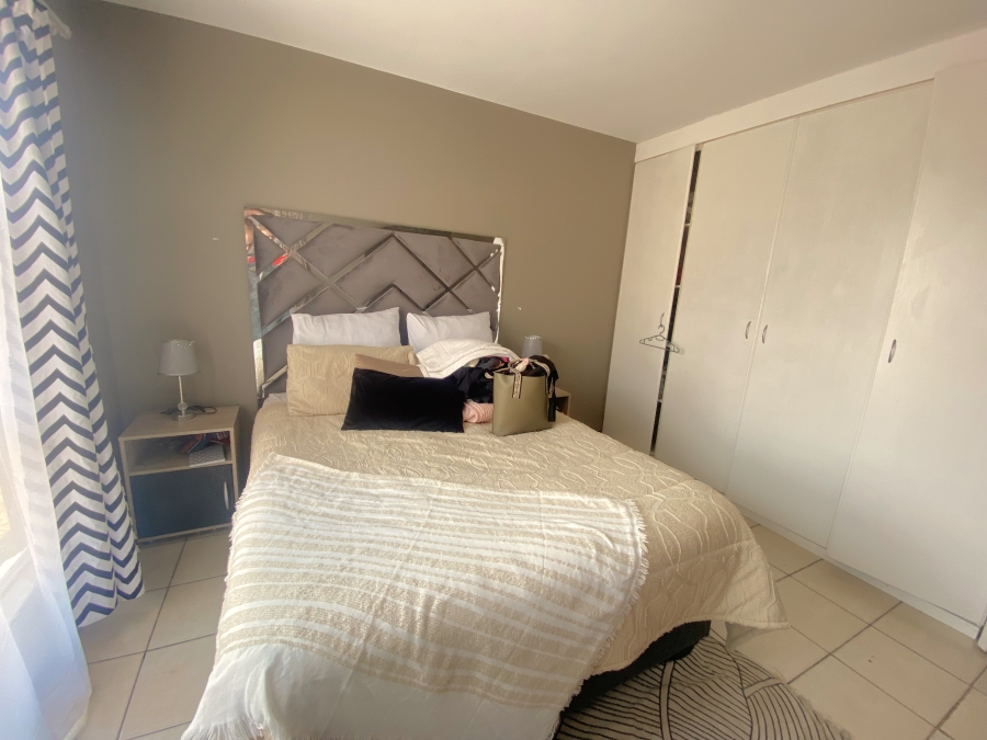 2 Bedroom Property for Sale in Roodekrans Gauteng