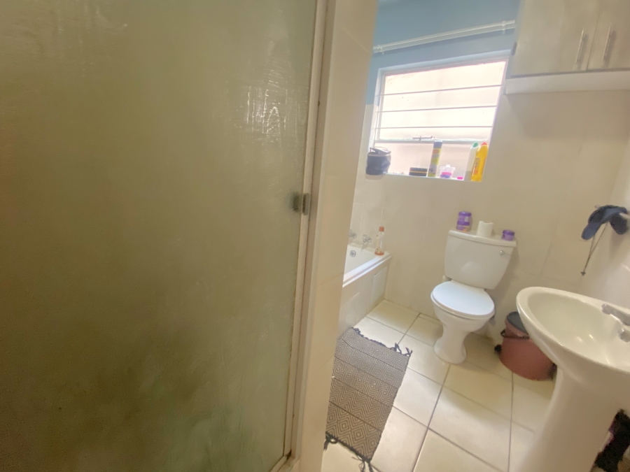 2 Bedroom Property for Sale in Roodekrans Gauteng