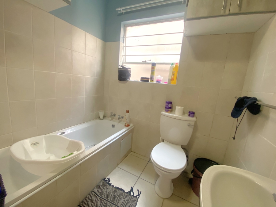 2 Bedroom Property for Sale in Roodekrans Gauteng