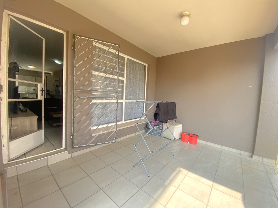 2 Bedroom Property for Sale in Roodekrans Gauteng