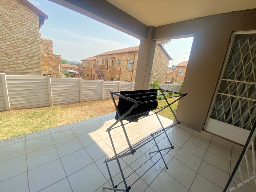 2 Bedroom Property for Sale in Roodekrans Gauteng