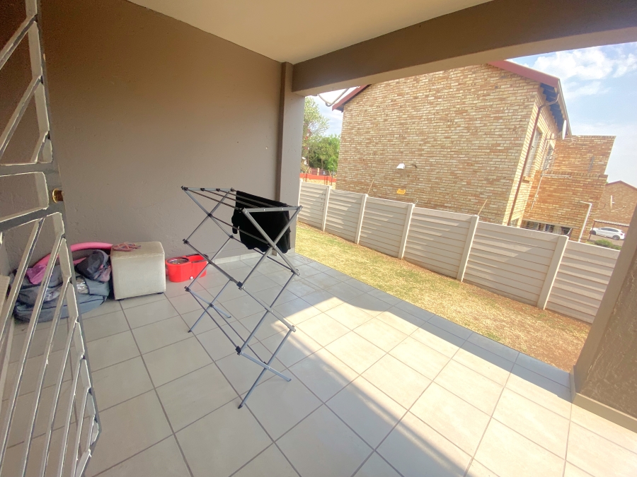 2 Bedroom Property for Sale in Roodekrans Gauteng