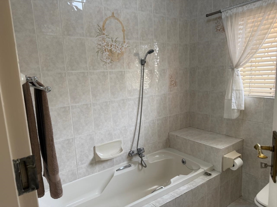4 Bedroom Property for Sale in Brackenhurst Gauteng