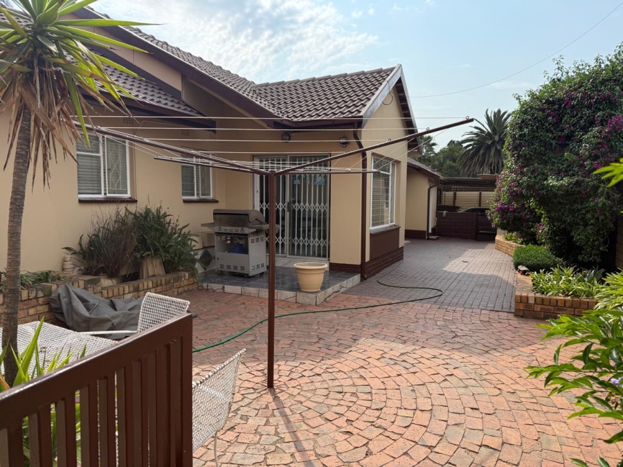 4 Bedroom Property for Sale in Brackenhurst Gauteng