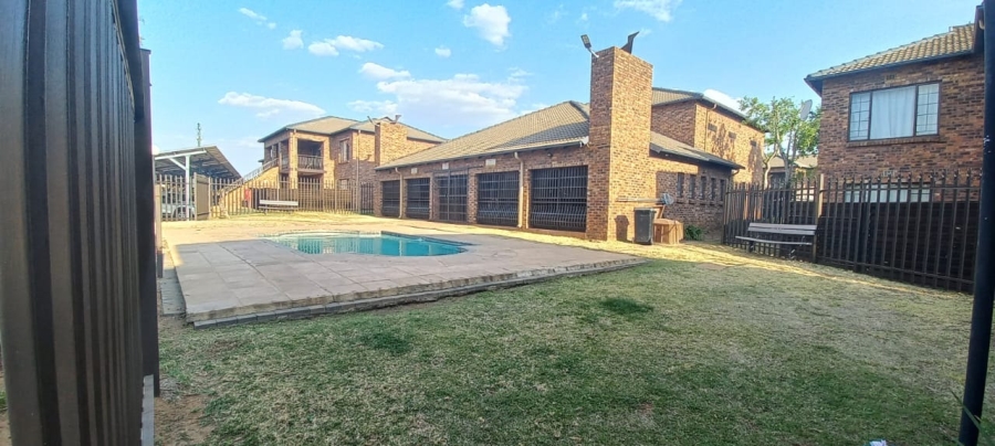 2 Bedroom Property for Sale in Sonneveld Gauteng