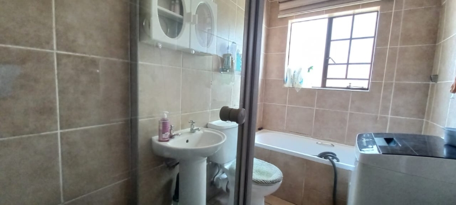 2 Bedroom Property for Sale in Sonneveld Gauteng