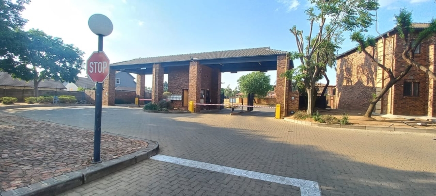 2 Bedroom Property for Sale in Sonneveld Gauteng