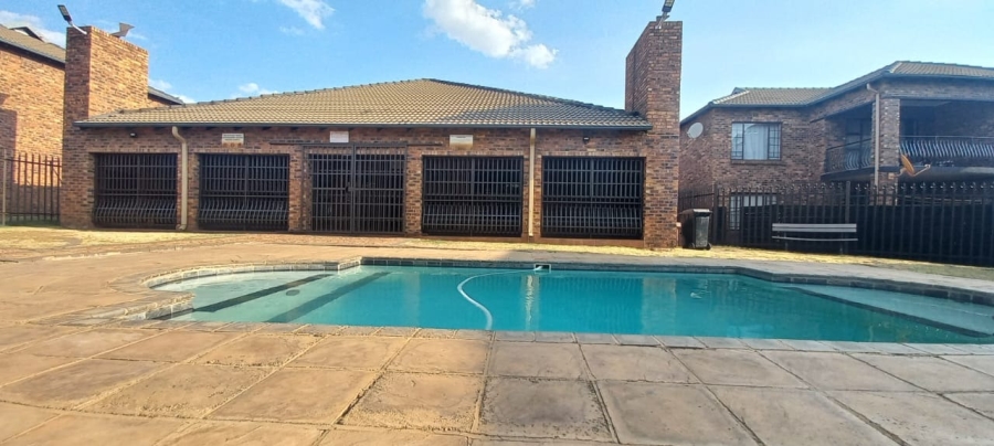 2 Bedroom Property for Sale in Sonneveld Gauteng