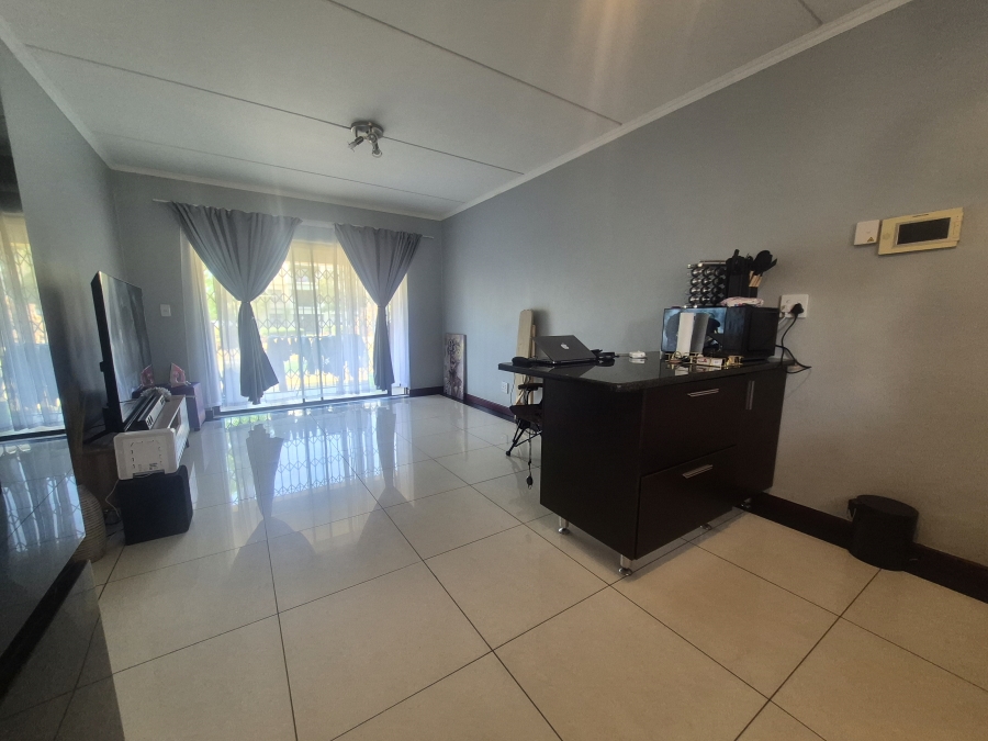 To Let 1 Bedroom Property for Rent in Noordwyk Gauteng