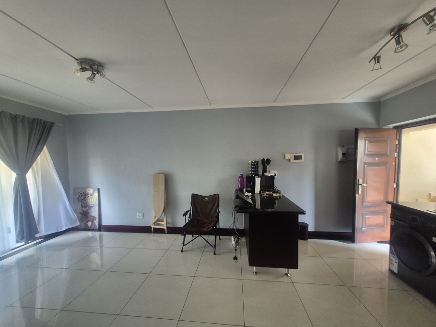 To Let 1 Bedroom Property for Rent in Noordwyk Gauteng