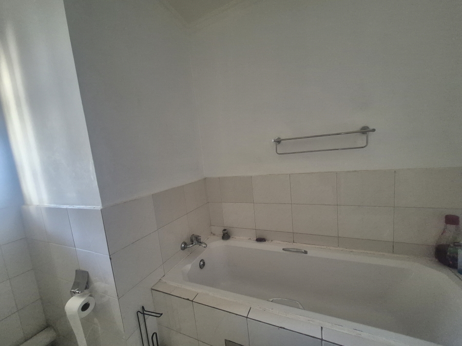 To Let 1 Bedroom Property for Rent in Noordwyk Gauteng