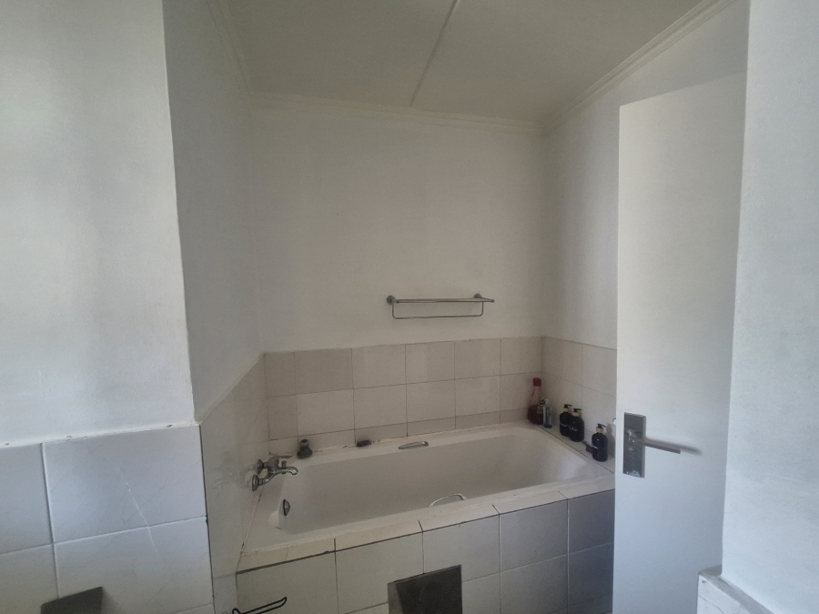 To Let 1 Bedroom Property for Rent in Noordwyk Gauteng