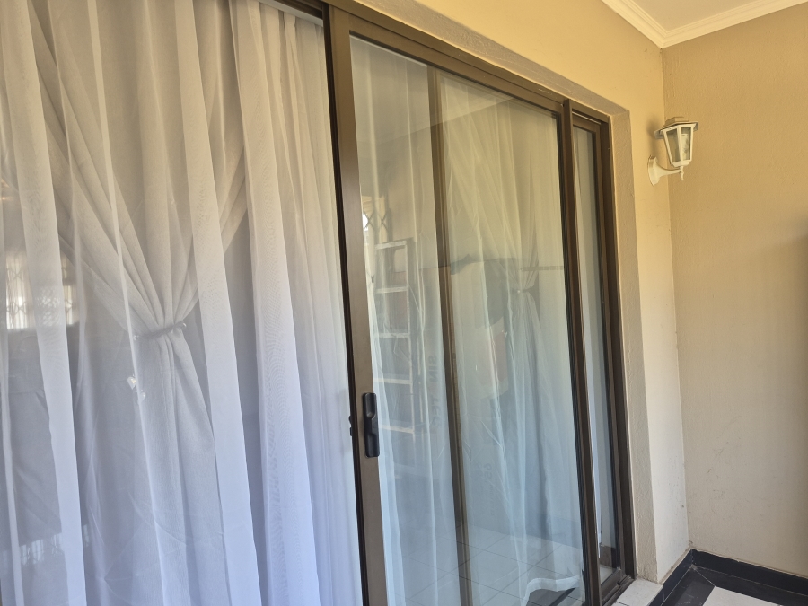 To Let 1 Bedroom Property for Rent in Noordwyk Gauteng