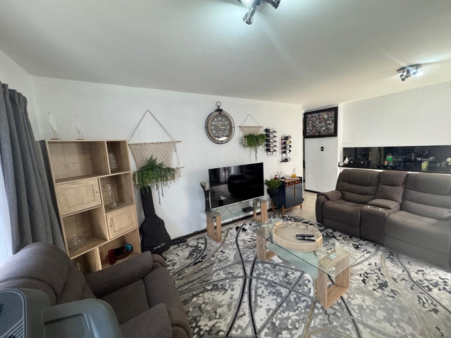 To Let 3 Bedroom Property for Rent in Weavind Park Gauteng