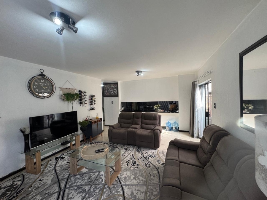 To Let 3 Bedroom Property for Rent in Weavind Park Gauteng