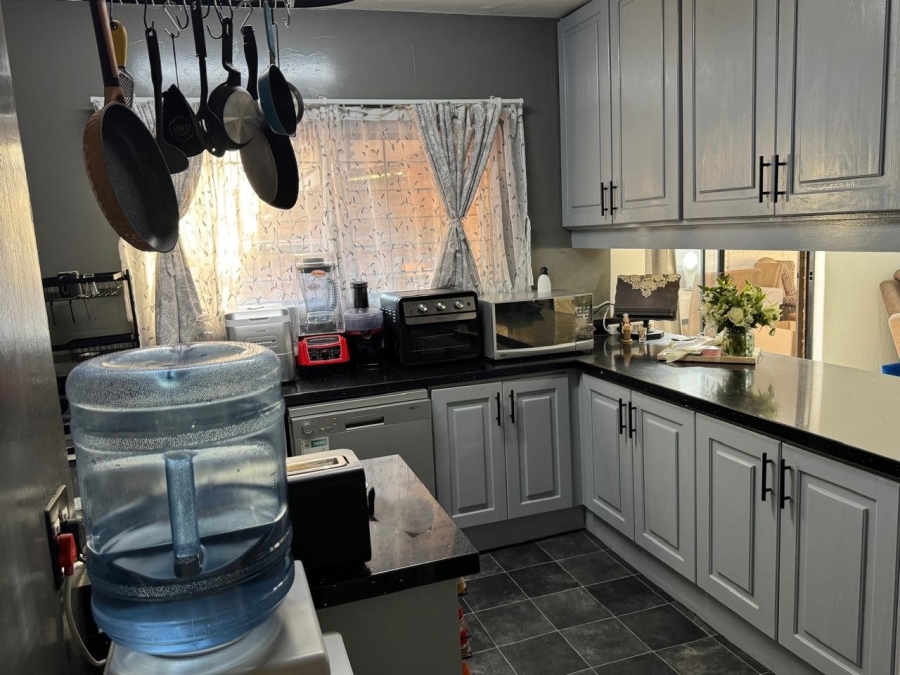 To Let 3 Bedroom Property for Rent in Weavind Park Gauteng