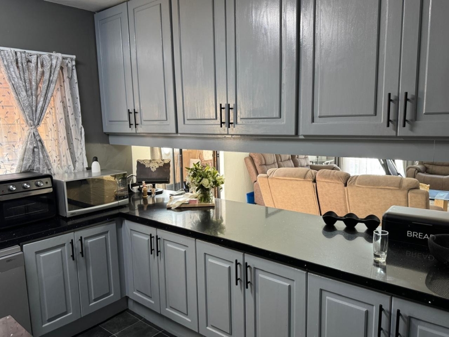To Let 3 Bedroom Property for Rent in Weavind Park Gauteng