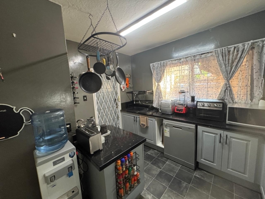 To Let 3 Bedroom Property for Rent in Weavind Park Gauteng