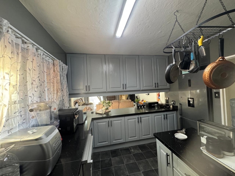 To Let 3 Bedroom Property for Rent in Weavind Park Gauteng