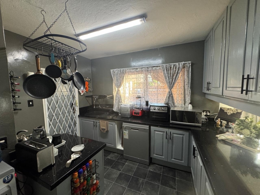 To Let 3 Bedroom Property for Rent in Weavind Park Gauteng